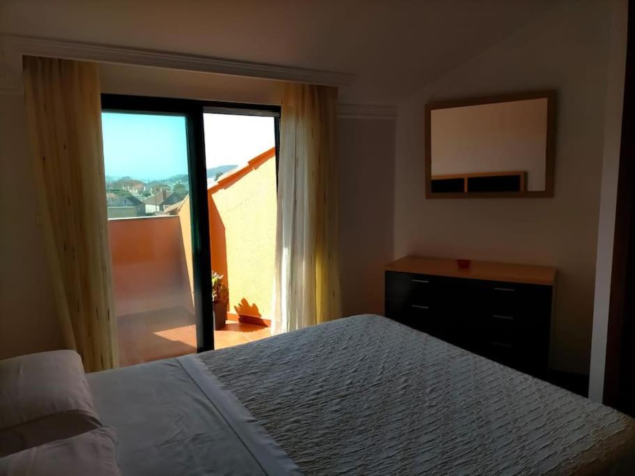 Atico Con 3 Habitaciones En Poio Exterior photo